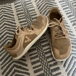 Vivobarefoot Recycled Gold Primus Light W7